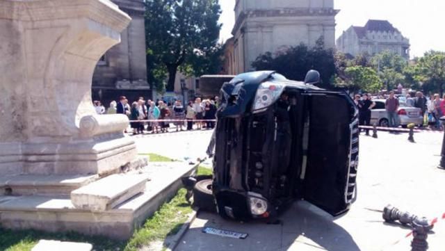 Полиция отпустила водителя, который насмерть сбил женщину в центре Львова Полиция отпустила водителя, который насмерть сбил женщину в центре Львова