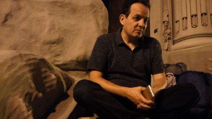 Как лидер "Самопомочи" Березюк провел первую ночь голодовки под зданием Администрации Президента