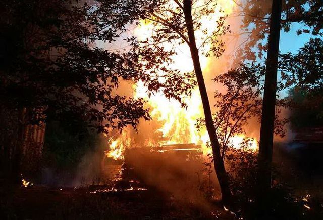 В Києві спалахнула пожежа на кіностудії Довженка В Києві спалахнула пожежа на кіностудії Довженка