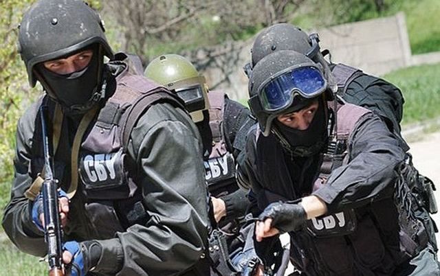 СБУ обшукує будинок депутата від "Опозиційного блоку" на Запоріжжі СБУ обшукує будинок депутата від "Опозиційного блоку" на Запоріжжі