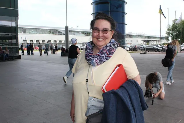 Волонтерка Джоан Генрі Волонтерка Джоан Генрі