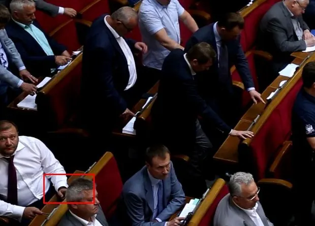 Депутати кнопкодавлять Депутати кнопкодавлять