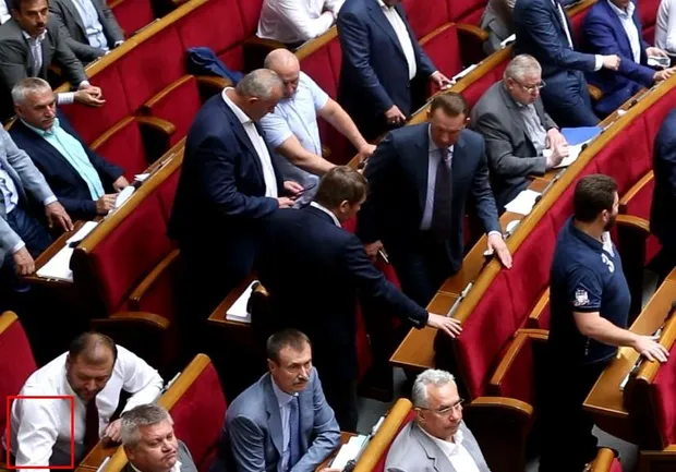 Депутати кнопкодавлять Депутати кнопкодавлять