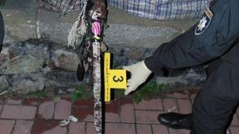 Кровавые разборки на Крещатике: мужчина скончался прямо на Майдане Кровавые разборки на Крещатике: мужчина скончался прямо на Майдане