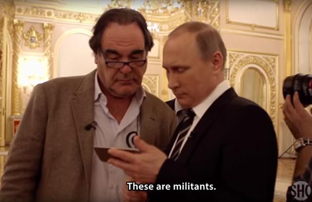 Фейк від Путіна: президент Росії показав Стоуну підроблене відео про обстріл Сирії авіацією РФ
