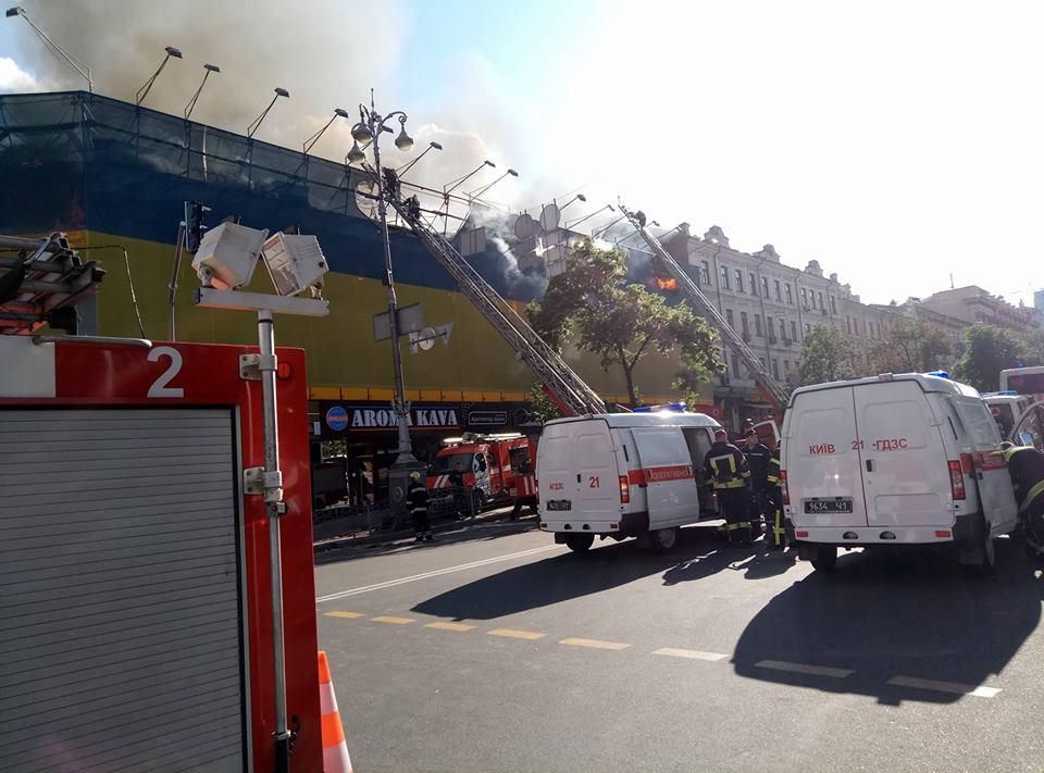 Пожар в Киеве на Крещатике: Гастроном подожгли умышленно