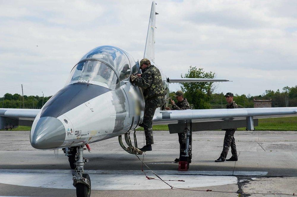 У небі над Івано-Франківськом курсанти навчалися літати на бойових МіГ-29 