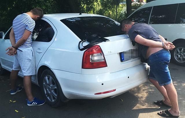 СБУ задержала группу закарпатцев, которые переправляли нелегалов в ЕС СБУ задержала группу закарпатцев, которые переправляли нелегалов в ЕС