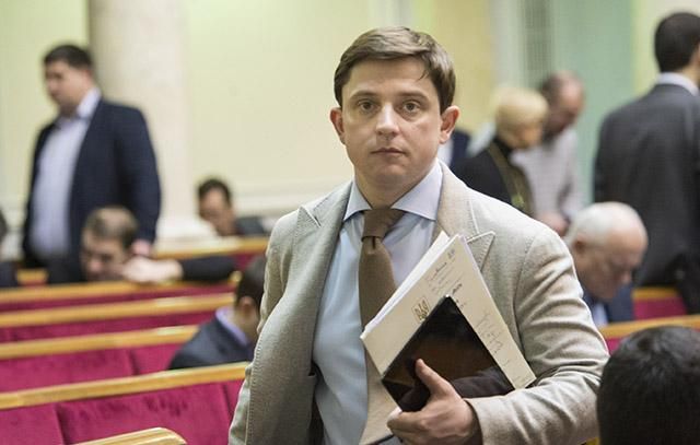 Луценко вніс до Верховної Ради подання на притягнення до відповідальності нардепа Довгого