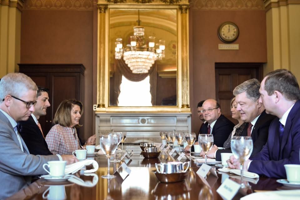 Конгрес США може прийняти резолюцію про визнання Голодомору геноцидом, – Порошенко Конгрес США може прийняти резолюцію про визнання Голодомору геноцидом, – Порошенко