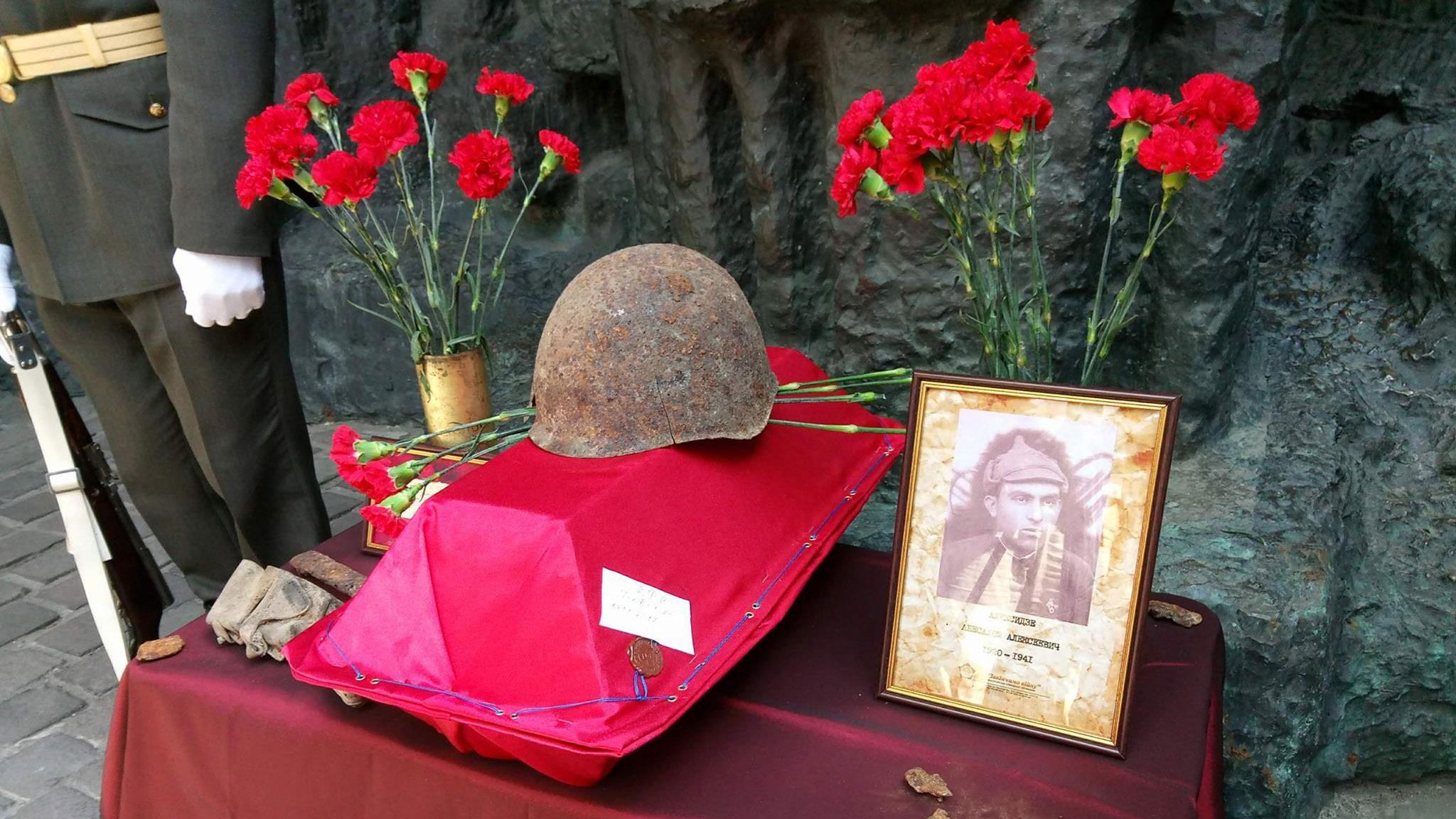 Украина передаст Грузии останки солдата, которого родственники искали 76 лет Украина передаст Грузии останки солдата, которого родственники искали 76 лет