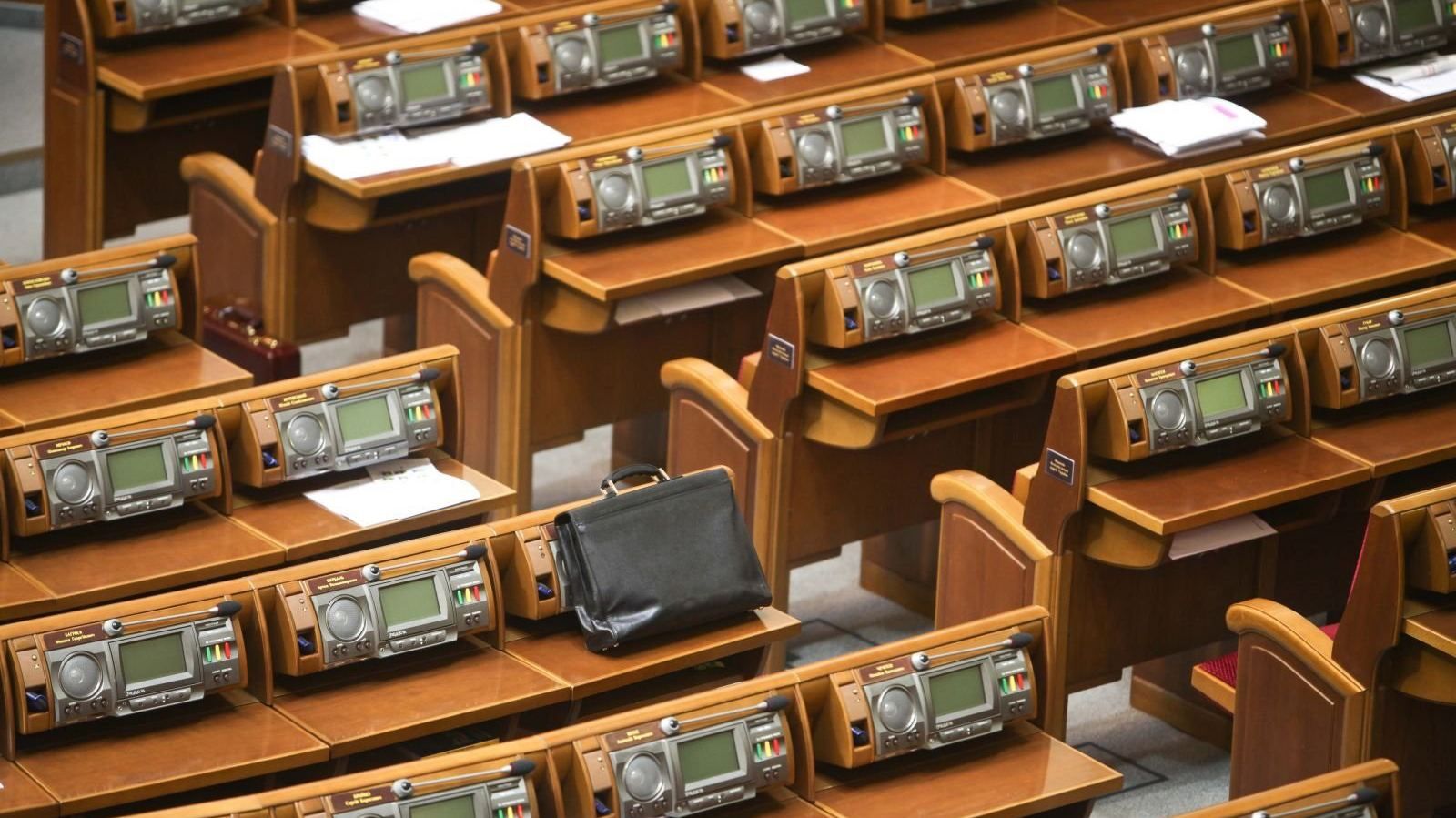 Зняти депутатську недоторканість з 5 депутатів можуть ще до літніх канікул, – Пинзеник Зняти депутатську недоторканість з 5 депутатів можуть ще до літніх канікул, – Пинзеник