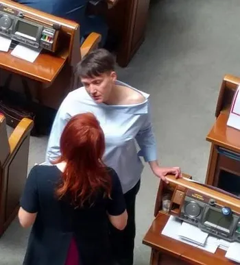 Савченко в спокусливій сорочці Савченко в спокусливій сорочці