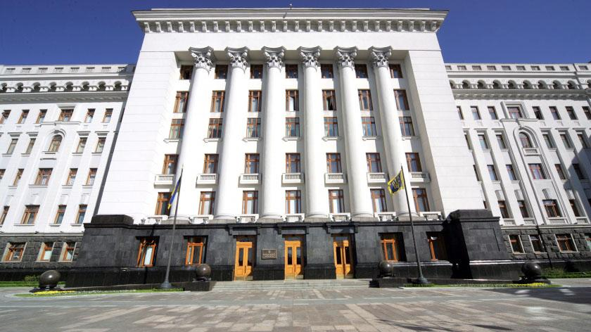 Администрацию Президента окружили тройным кольцом военных