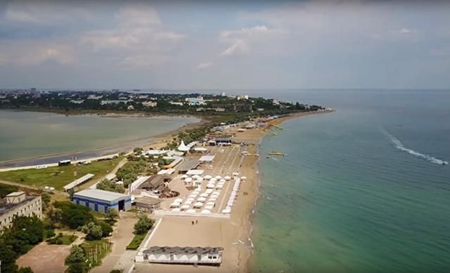 Безлюдні пляжі Криму зняли з дрона: порожнеча вражає