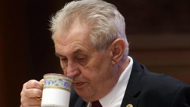 Президент Чехии неоднозначно выступает за референдум о выходе страны из ЕС Президент Чехии неоднозначно выступает за референдум о выходе страны из ЕС