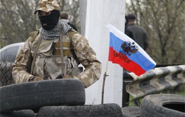 Росія значно посилює лінію фронту на Донбасі артилерією, танками та живою силою