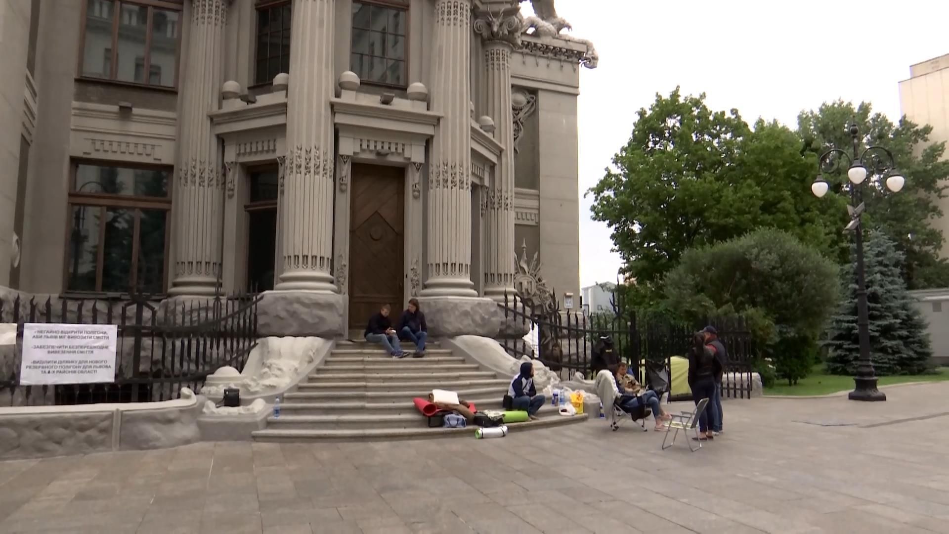 Заяви влади носять політичний характер, на ділі нічого не змінюється, – нардеп про сміттєву блокаду Львова Заяви влади носять політичний характер, на ділі нічого не змінюється, – нардеп про сміттєву блокаду Львова