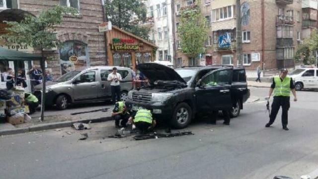Вибух автомобіля у Києві: у поліції повідомили деталі про заховану вибухівку