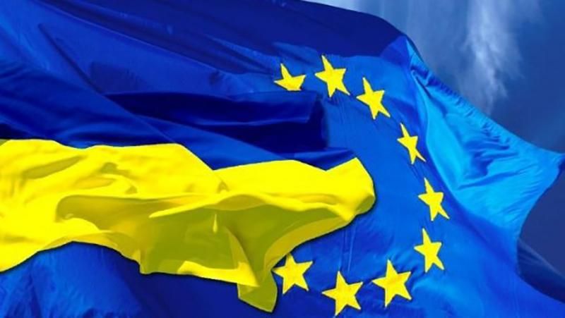Як євродепутати та посли країн ЄС у простому купе вирушили на Донбас: красномовні фото 
