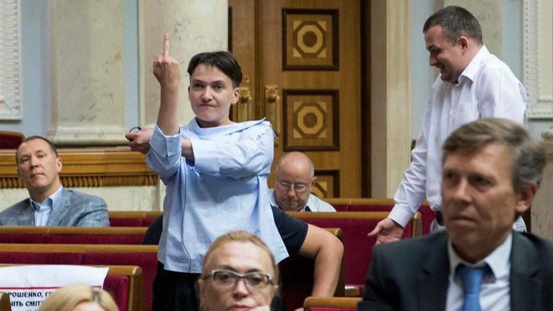 Савченко про непристойний жест у Раді: Гройсман показав мені ще брутальніший 