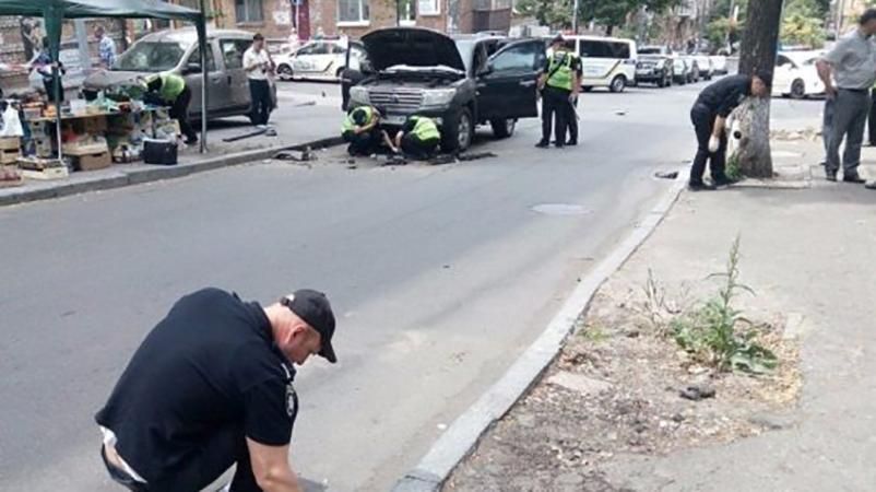 Нардеп назвав імовірних винуватців вибуху джипу в центрі Києва Нардеп назвав імовірних винуватців вибуху джипу в центрі Києва