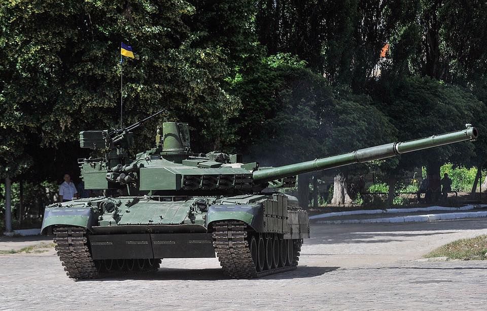 Турчинов показав танки, які мають бути на озброєнні в української армії Турчинов показав танки, які мають бути на озброєнні в української армії