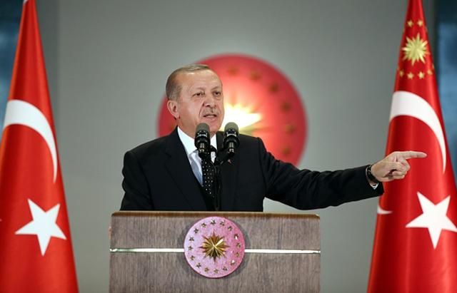 Эрдоган внезапно потерял сознание во время молитвы