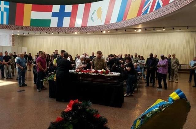 С убитым ветераном АТО прощаются в Киеве: появились фото
