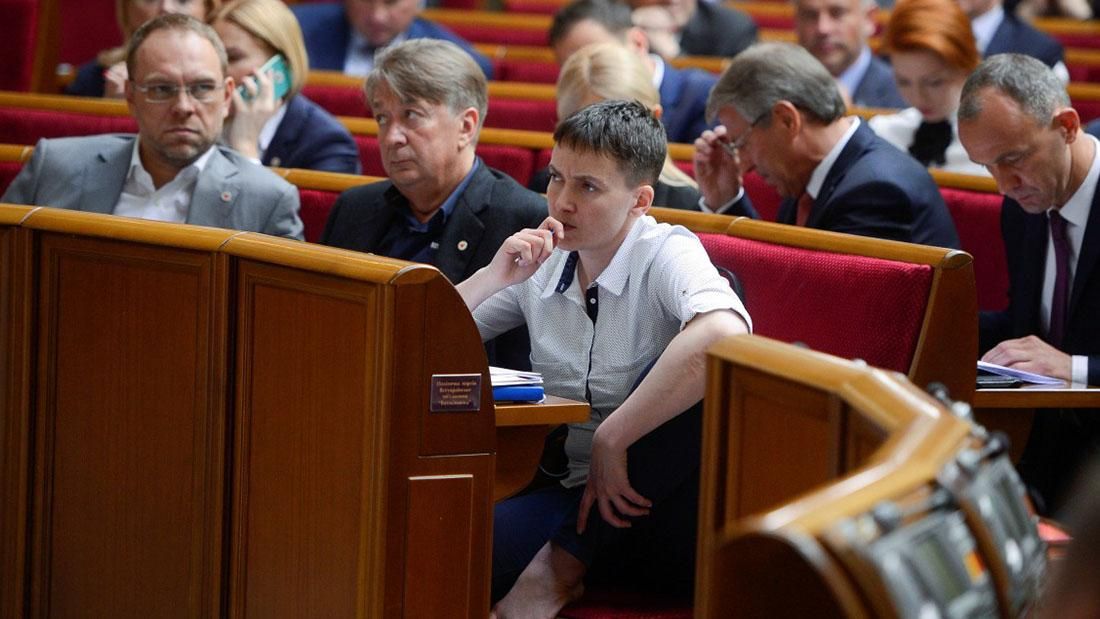 Савченко забросали яйцами: видео Савченко забросали яйцами: видео