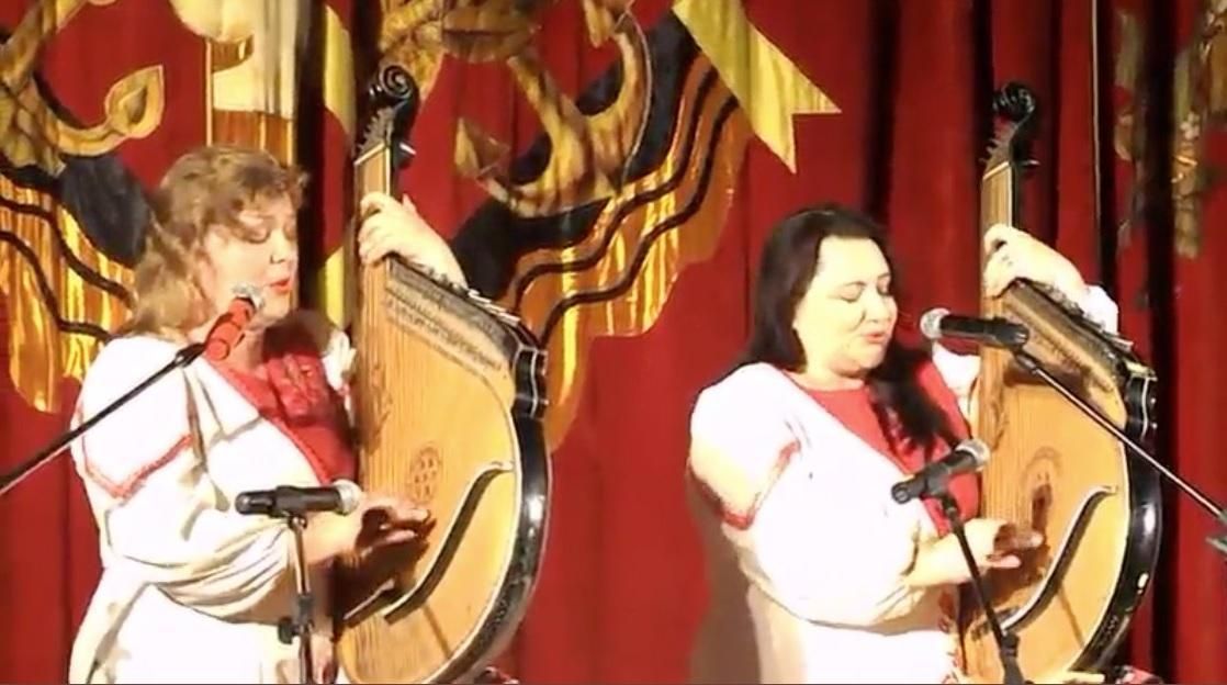 На фестивале в Крыму бандуристки спели на украинском На фестивале в Крыму бандуристки спели на украинском