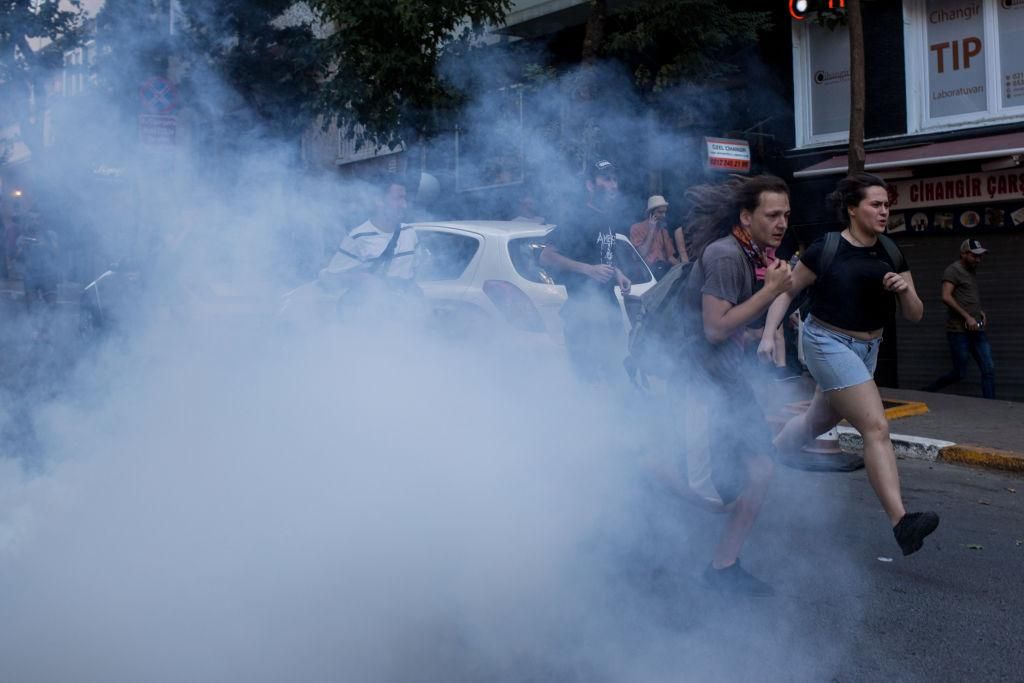Демонстрантов в Стамбуле разогнали пулями: фоторепортаж