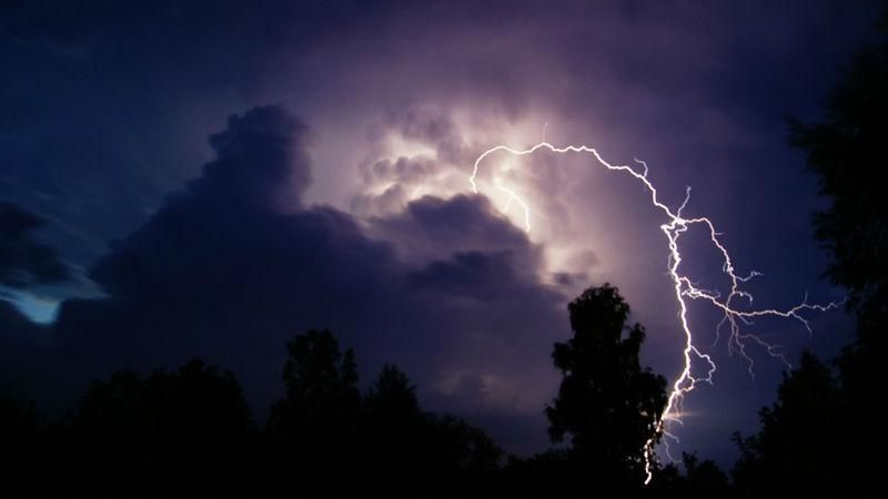 Будьте обережні! Україну знову накриють потужні грози та шквали Будьте обережні! Україну знову накриють потужні грози та шквали