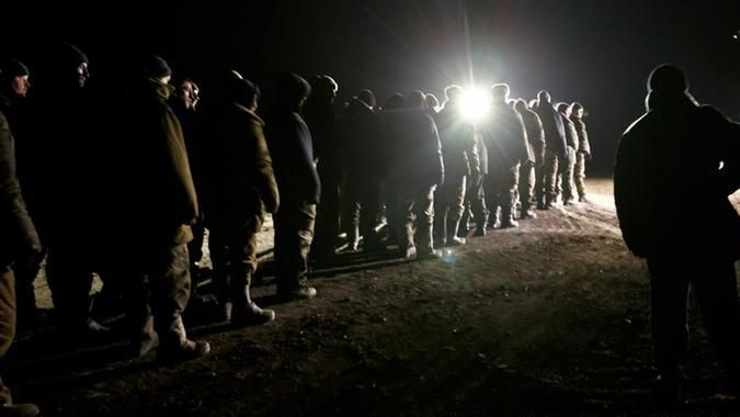 Порошенко озвучив нову кількість заручників, які перебувають в полоні Росії та бойовиків Порошенко озвучив нову кількість заручників, які перебувають в полоні Росії та бойовиків