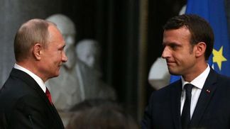 Макрон кивнув на Путіна: ми знаємо хто розв’язав ситуацію на Донбасі