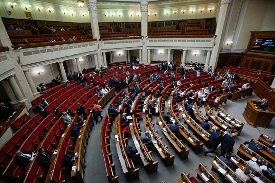 Шестеро нардепів у червні жодного разу не прийшли на роботу: інфографіка Шестеро нардепів у червні жодного разу не прийшли на роботу: інфографіка