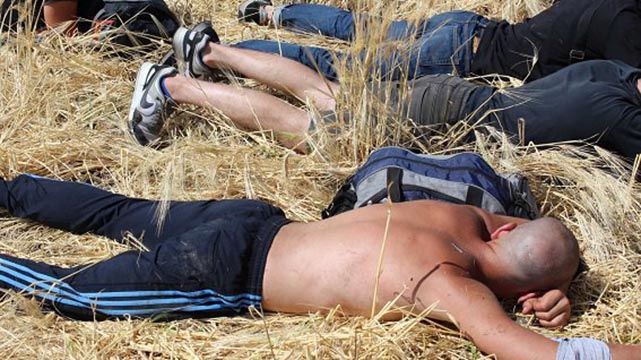 Селяни затримали понад 30 рейдерів, які хотіли захопити ферму: фото Селяни затримали понад 30 рейдерів, які хотіли захопити ферму: фото