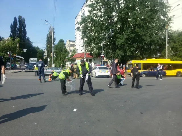 Вибух автомобіля в Києві: на місці працюють криміналісти