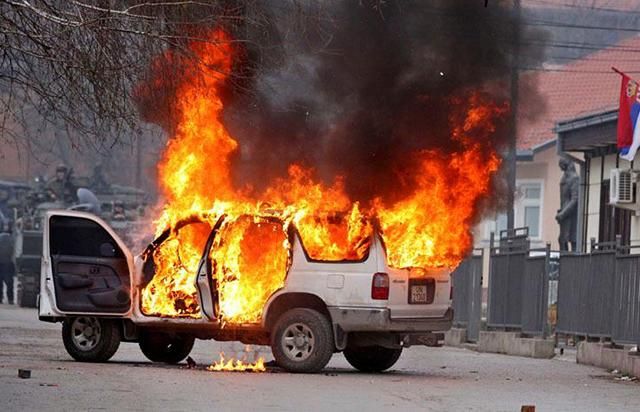 В Луганську підірвали авто з російським майором, – розвідка В Луганську підірвали авто з російським майором, – розвідка