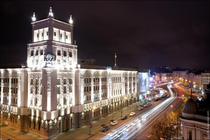 Прокуратура та СБУ прийшли з обшуками до мерії Харкова Прокуратура та СБУ прийшли з обшуками до мерії Харкова