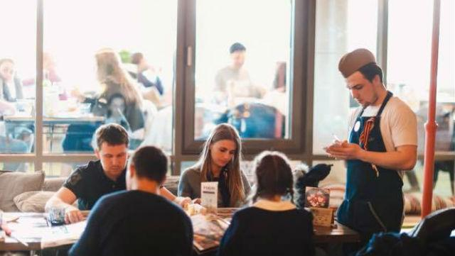 Футболист Тимощук в своих российских ресторанах пропагандирует советскую символику, – жена