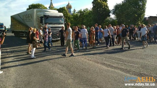 На Тернопільщині люди збунтувались через жахливе вбивство випускниці