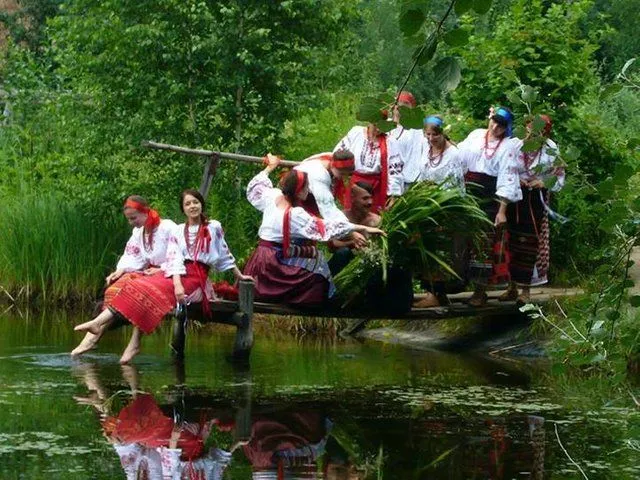 Ворожіння на траві на Івана Купала