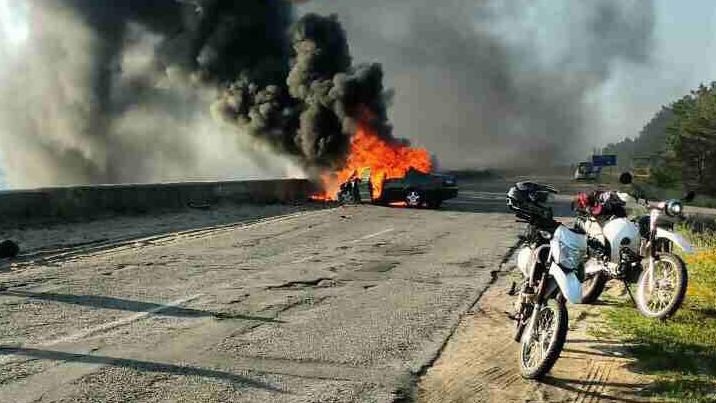 Зіткнення мотоцикла та авто під Києвом перетворилось на вогняне пекло Зіткнення мотоцикла та авто під Києвом перетворилось на вогняне пекло