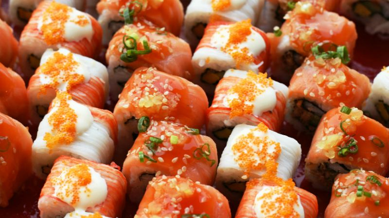 Отравление суши в Киеве: число пострадавших продолжает расти