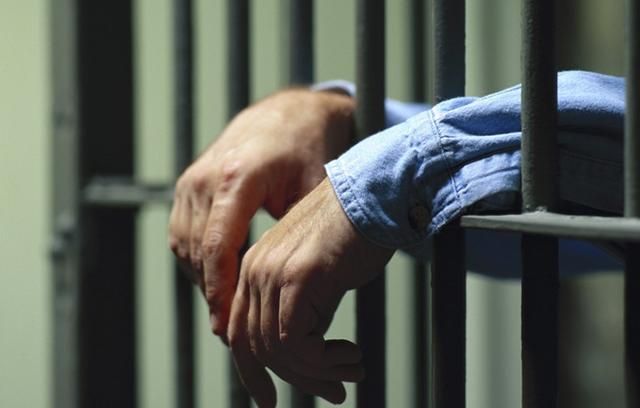 Информатора боевиков "ДНР" суд бросил за решетку на три года Информатора боевиков "ДНР" суд бросил за решетку на три года