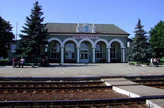 Из-за гимна Украины вспыхнул инцидент на железнодорожном вокзале Донбасса