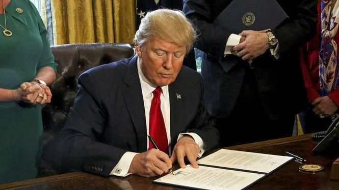 У США набуває чинності дискримінаційний указ У США набуває чинності дискримінаційний указ