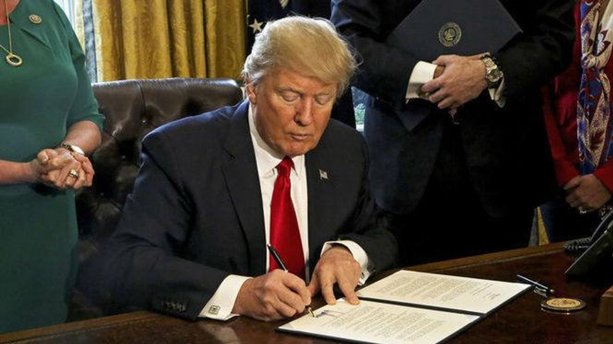 В США вступает в силу дискриминационный указ В США вступает в силу дискриминационный указ