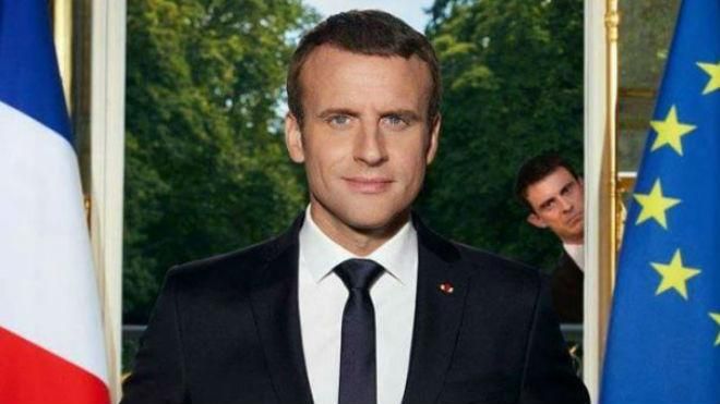 #PoseTonMacron: офіційний портрет Макрона став зіркою інтернет-мемів #PoseTonMacron: офіційний портрет Макрона став зіркою інтернет-мемів